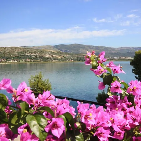 Apartments By The Sea Mastrinka, Ciovo - 10261 *