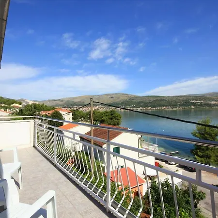 Apartments By The Sea Mastrinka, Ciovo - 10261